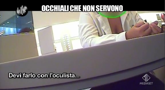 Occhiali che non servono : un servizio andato in onda sul programma Le IENE di Italia 1 in prima serata. Occhiali che non servono : un servizio andato in onda sul programma Le IENE di Italia 1 in prima serata.