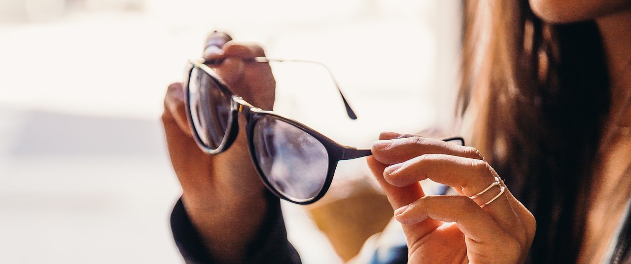 Manutenzione dei tuoi occhiali da vista: i consigli dei nostri ottici. Manutenzione dei tuoi occhiali da vista: i consigli dei nostri ottici.