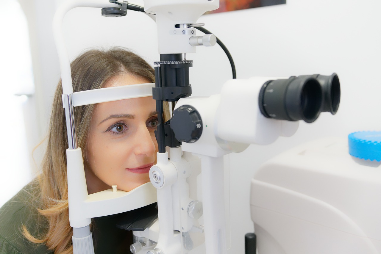 Tutti i controlli che rendono davvero completo un esame oculistico Tutti i controlli che rendono davvero completo un esame oculistico