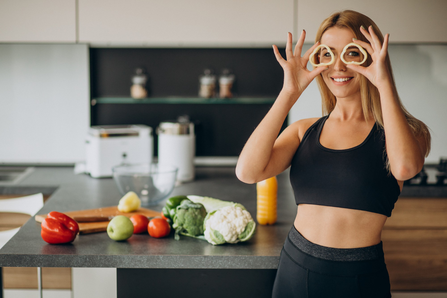 La nuova piramide alimentare da scalare per vivere sani La nuova piramide alimentare da scalare per vivere sani