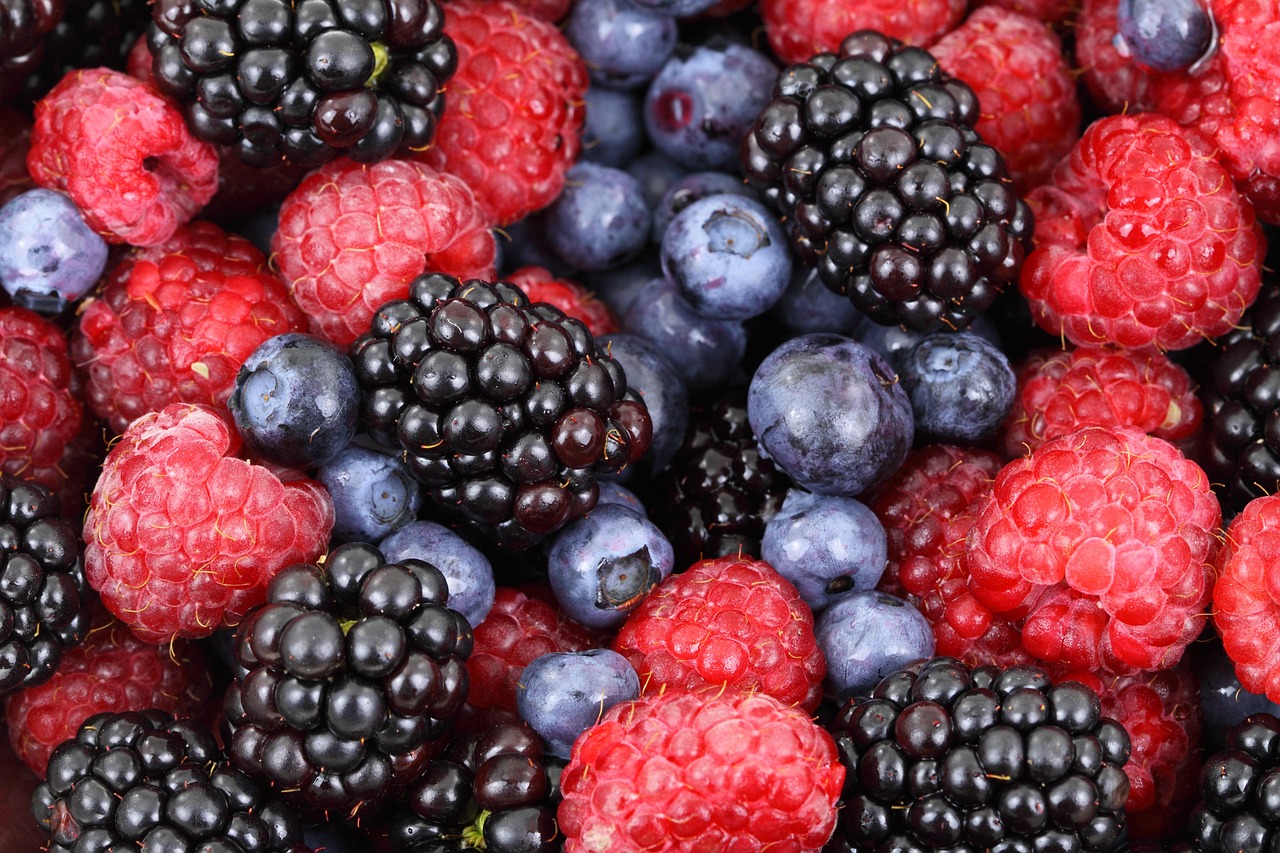 Contrastiamo il malumore a tavola: ecco i 5 ingredienti della felicità Contrastiamo il malumore a tavola: ecco i 5 ingredienti della felicità
