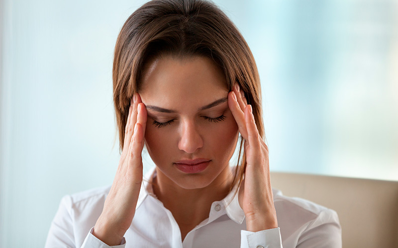 Emicrania: e se fosse colpa dello stress oculare? Emicrania: e se fosse colpa dello stress oculare?