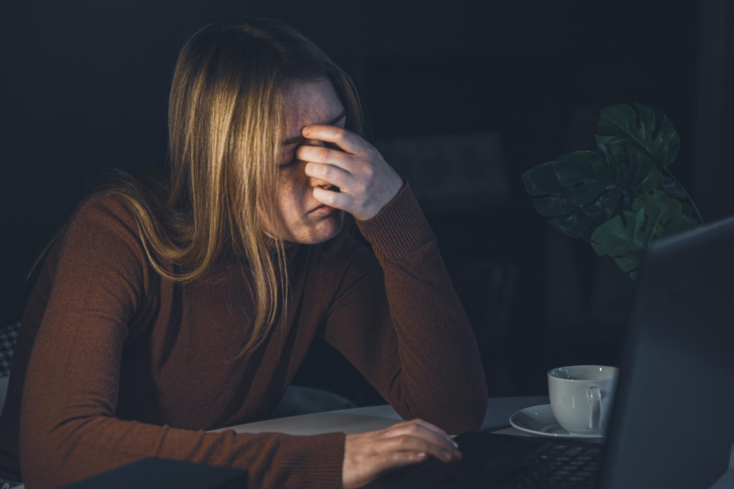 Emicrania oculare: cos’è, cause, rimedi e prevenzione Emicrania oculare: cos’è, cause, rimedi e prevenzione