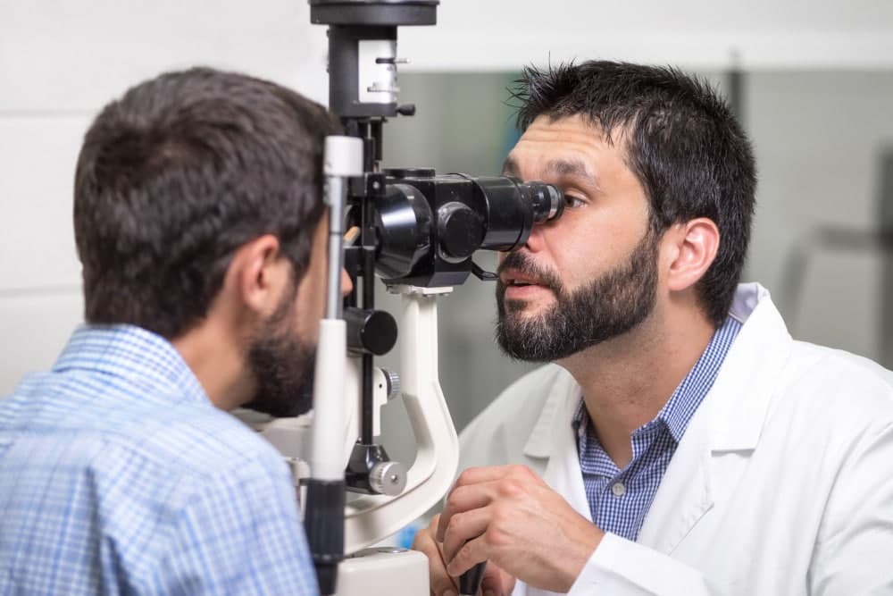Visita oculistica. Una buona idea per iniziare bene l\'anno Visita oculistica. Una buona idea per iniziare bene l\'anno