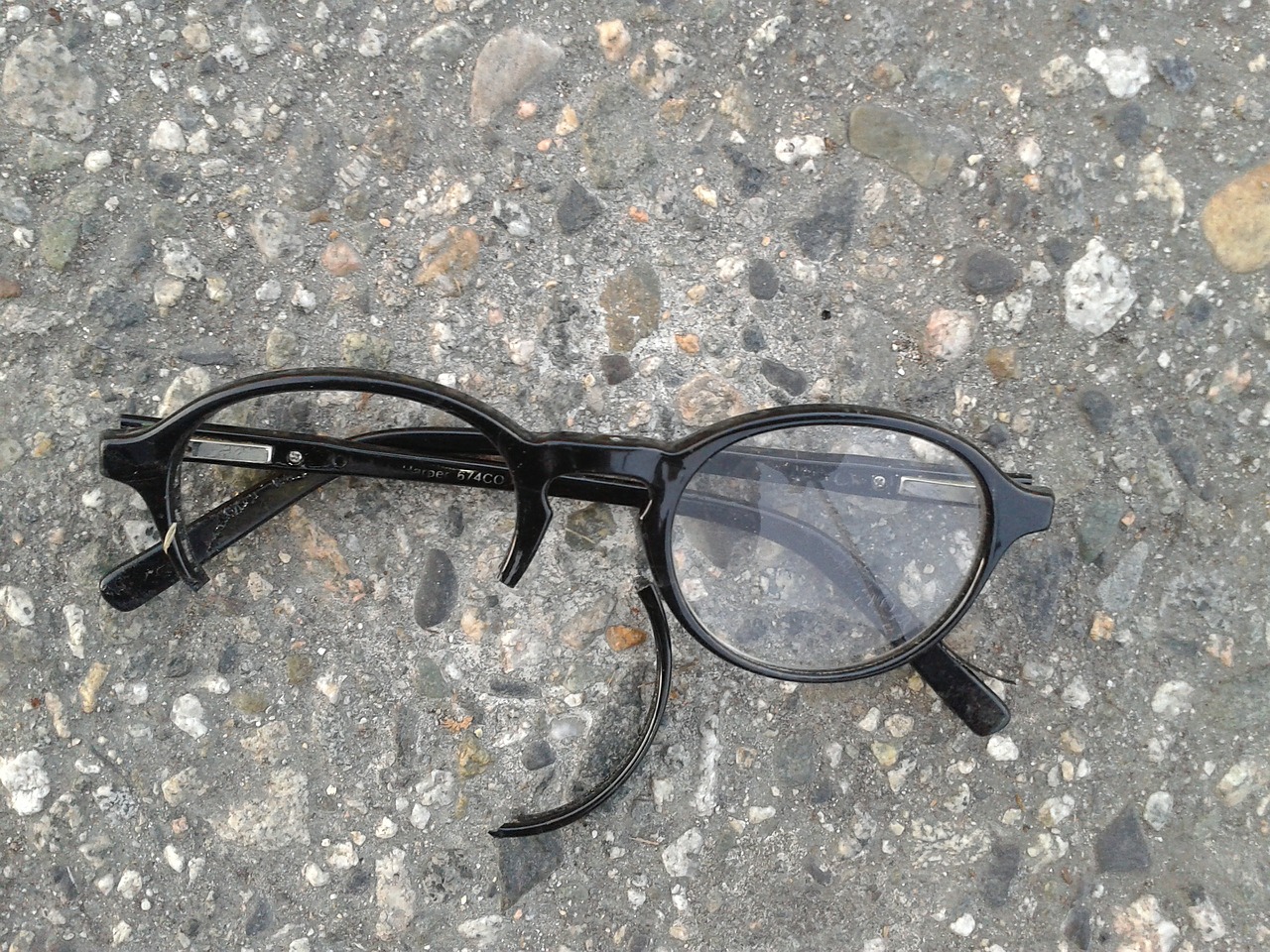 come riparare gli occhiali rotti