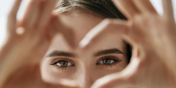 Consigli per la cura degli occhi: Linee guida su come mantenere una buona salute oculare. 