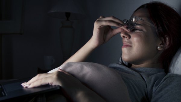L'impatto della tecnologia sulla visione: Effetti dell'uso prolungato di dispositivi digitali sulla salute visiva. 