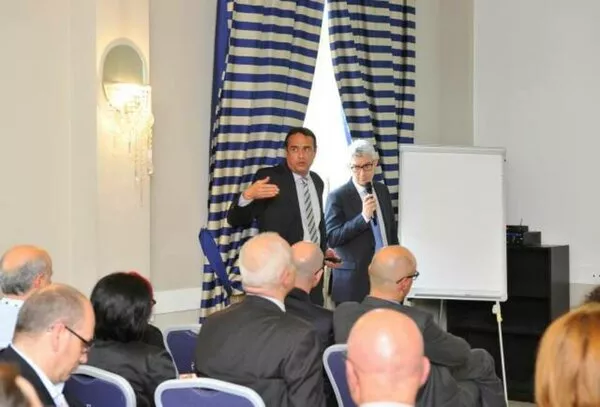 Essilor Italia al fianco degli ottici optometristi anche al 39° Congresso AdOO Essilor Italia al fianco degli ottici optometristi anche al 39° Congresso AdOO