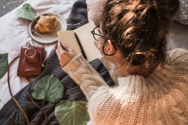 Che cosa sono gli occhiali da lettura e perché si chiamano così Che cosa sono gli occhiali da lettura e perché si chiamano così