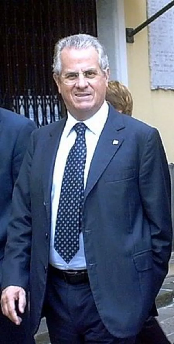 Claudio Scajola e  le rotte Alitalia create a sua insaputa. Claudio Scajola e  le rotte Alitalia create a sua insaputa.