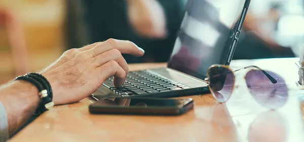 OCCHIALI DA VISTA PER COMPUTER CON LENTI OCCUPAZIONALI OCCHIALI DA VISTA PER COMPUTER CON LENTI OCCUPAZIONALI