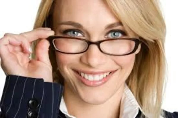 Come scegliere gli occhiali più adatti al proprio viso. Come scegliere gli occhiali più adatti al proprio viso.