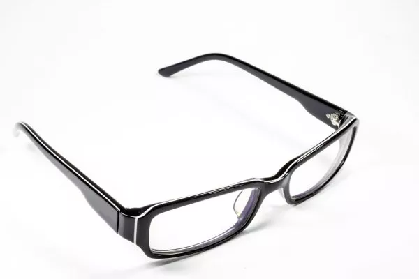 LENTI PER OCCHIALI – LENTI ASTIGMATICHE LENTI PER OCCHIALI – LENTI ASTIGMATICHE