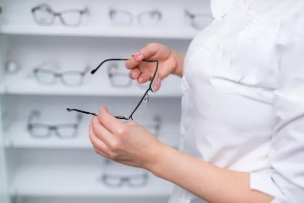 Quanto incide l’alimentazione sulla salute degli occhi: miti, leggende e verità Quanto incide l’alimentazione sulla salute degli occhi: miti, leggende e verità