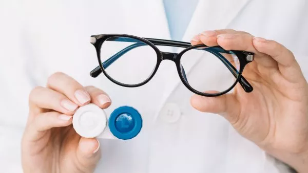 3 accorgimenti utili a riconoscere in tempo i difetti visivi degli anziani  3 accorgimenti utili a riconoscere in tempo i difetti visivi degli anziani