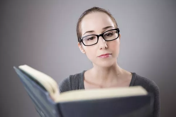 Occhiali con lenti da lettura: 3 ragioni per preferire gli acquisti via web  Occhiali con lenti da lettura: 3 ragioni per preferire gli acquisti via web