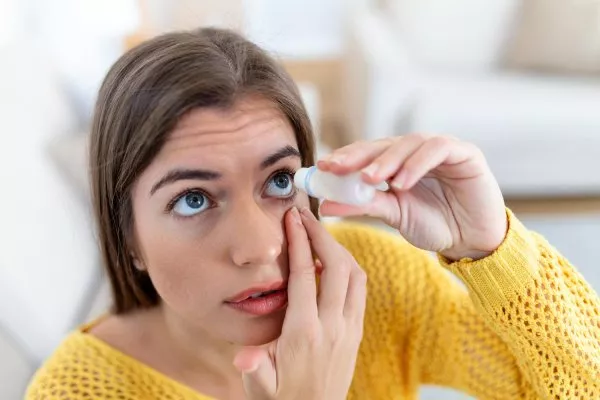Sindrome da occhio secco: cosa è, e come evitarla Sindrome da occhio secco: cosa è, e come evitarla