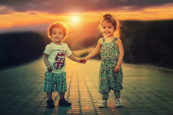 Importanza del gioco nei bambini per il loro sviluppo cognitivo, affettivo e sociale Importanza del gioco nei bambini per il loro sviluppo cognitivo, affettivo e sociale