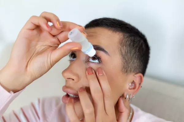 Affaticamento degli occhi, un’altra conseguenza del Coronavirus… Affaticamento degli occhi, un’altra conseguenza del Coronavirus…