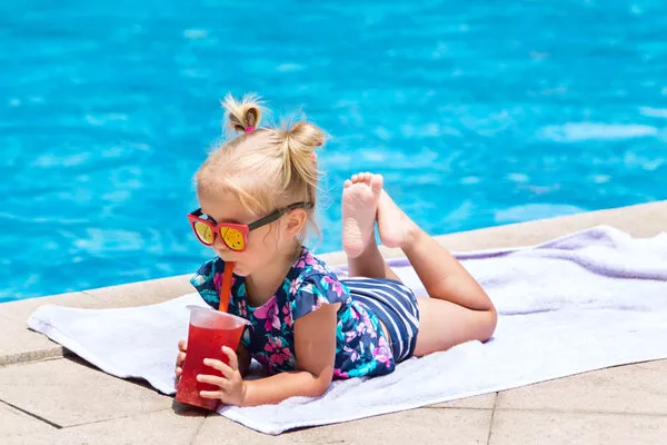 Il sole e i bambini: un’accoppiata da tenere sotto controllo. Il sole e i bambini: un’accoppiata da tenere sotto controllo.