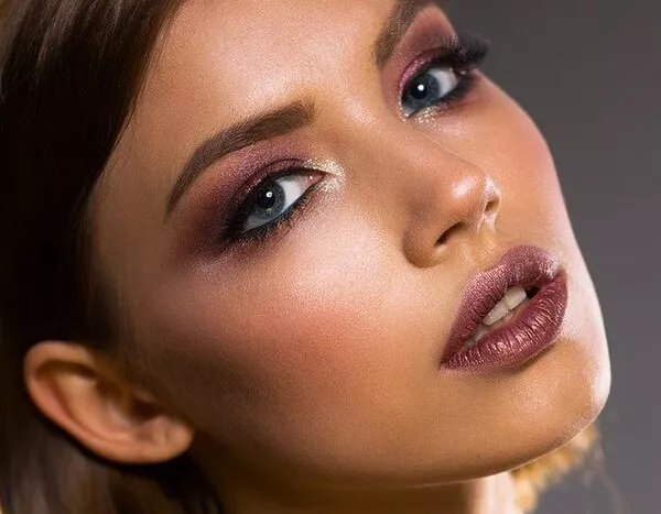 Il make-up danneggia gli occhi Il make-up danneggia gli occhi