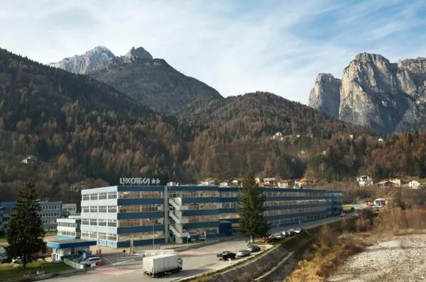 Luxottica acquisisce il 36% di Salmoiraghi & Viganò Luxottica acquisisce il 36% di Salmoiraghi & Viganò