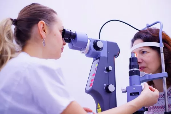 Con quale frequenza fare una visita oculistica Con quale frequenza fare una visita oculistica