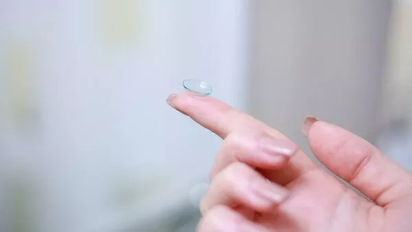 Lenti a contatto oppure occhiali...o meglio per gli sportivi Lenti a contatto oppure occhiali...o meglio per gli sportivi